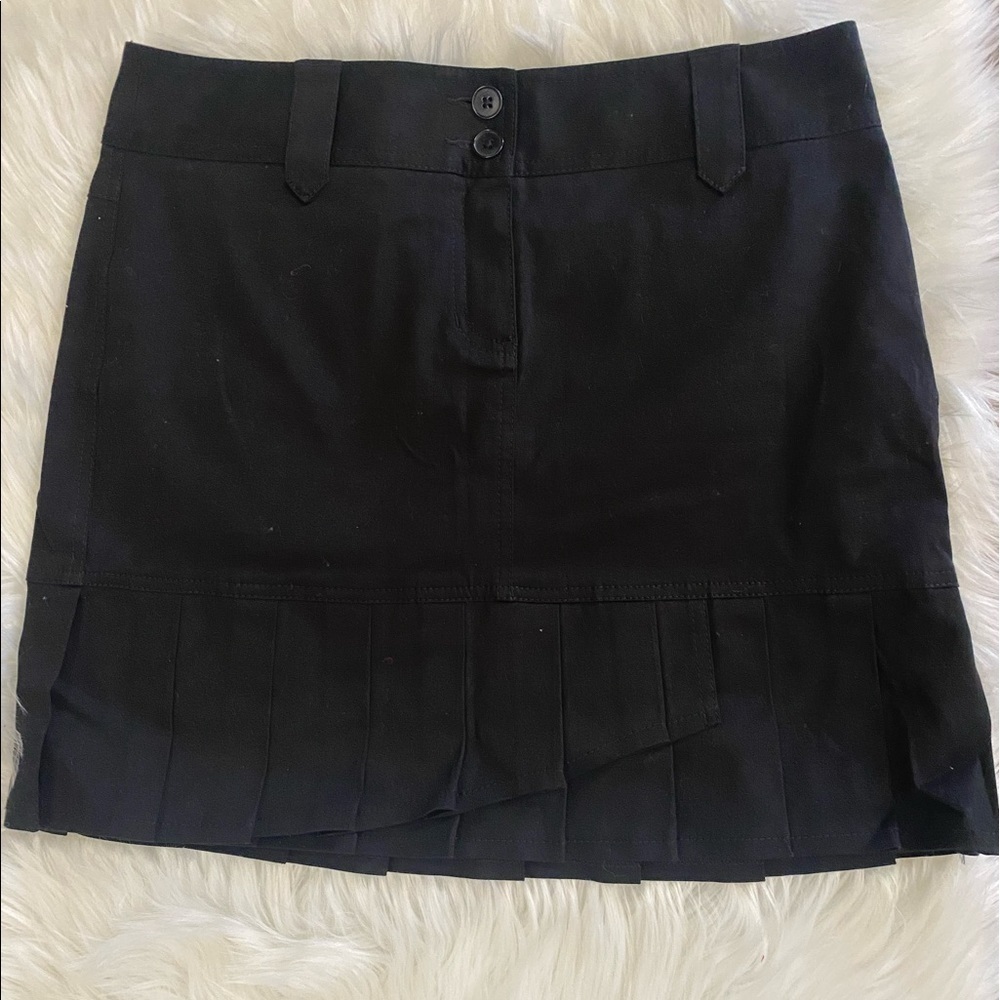 NWT LOFT by Ann Taylor black skirt with pleated bottom.  Size 8